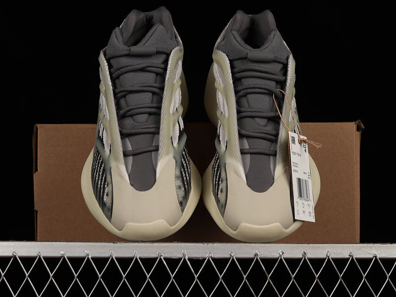 Adidas Yeezy Boost 700 V3 modelo "Fade Salt"
