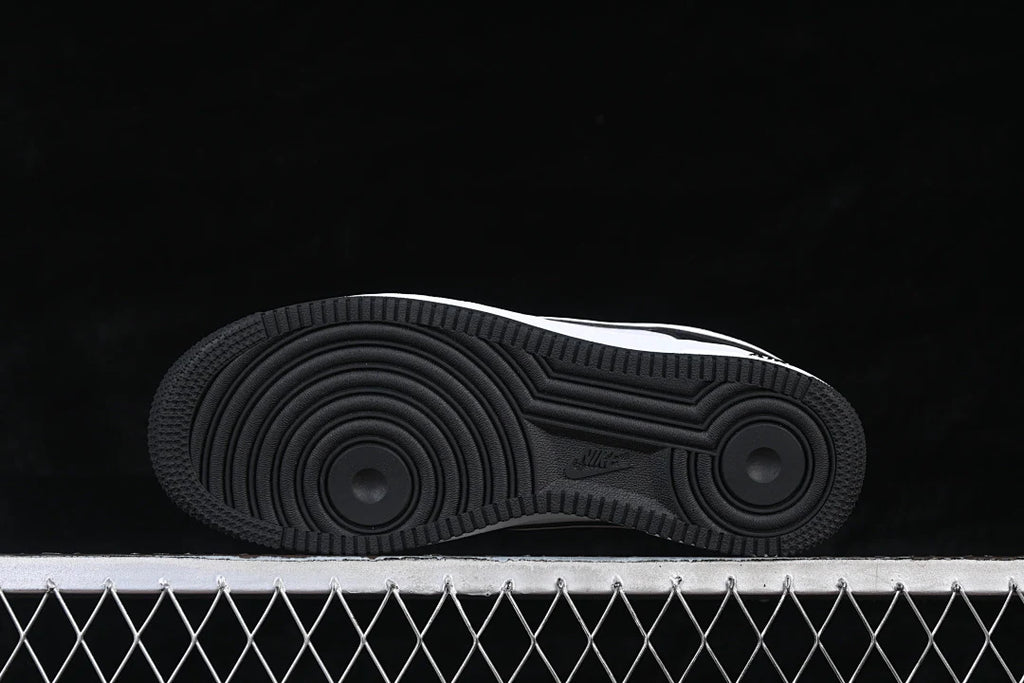 Nike Air Force 1 "Panda"
