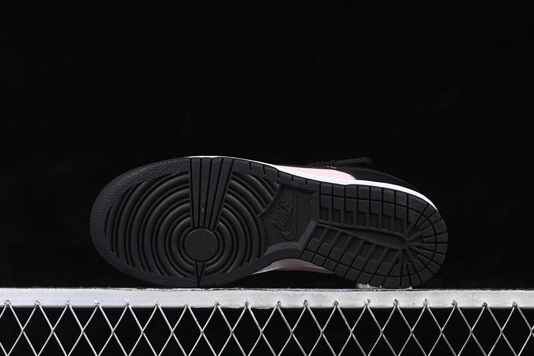 Nike SB Dunk Low "Black Pink"