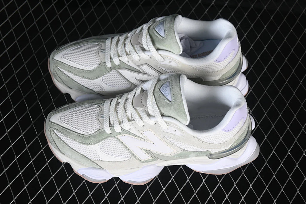 NB 9060 "Garter Snake with Pearl Grey"