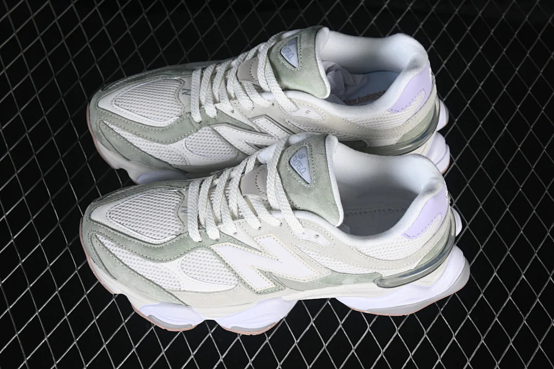 NB 9060 "Garter Snake with Pearl Grey"