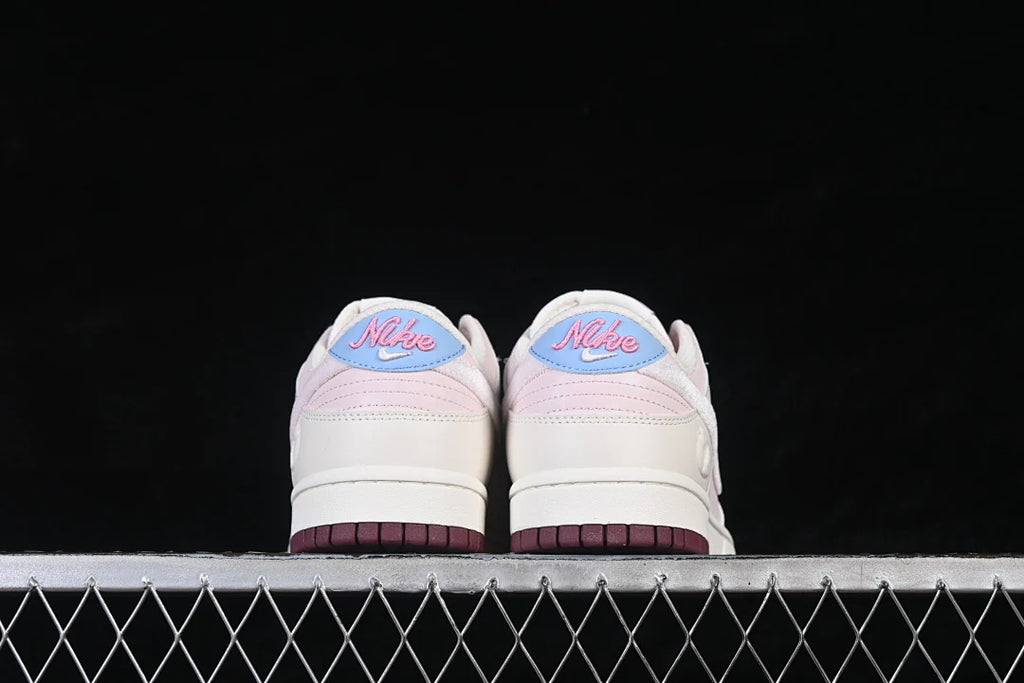 Nike SB Dunk Low "Love"