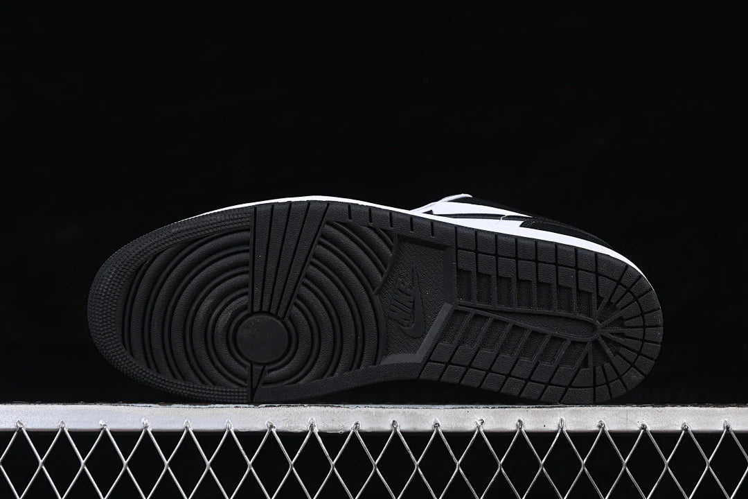 Air Jordan 1 Retro Low "Neutral Grey/Summit White/Infrared 23/Black"