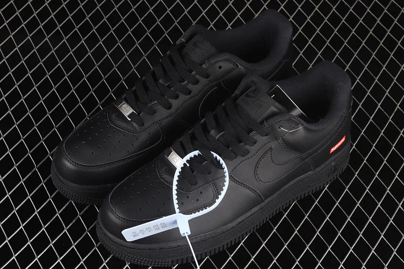 Nike Air Force 1 "Supreme Black"
