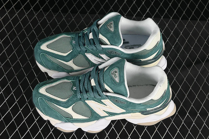 NB 9060 "spruce/angora"