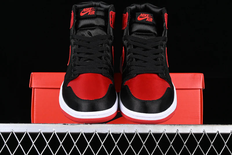 Air Jordan 1 Retro High OG "Satin Bred"