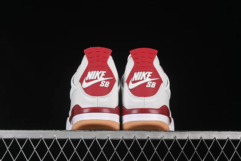 Air Jordan 4 Retro "Varsity Red"