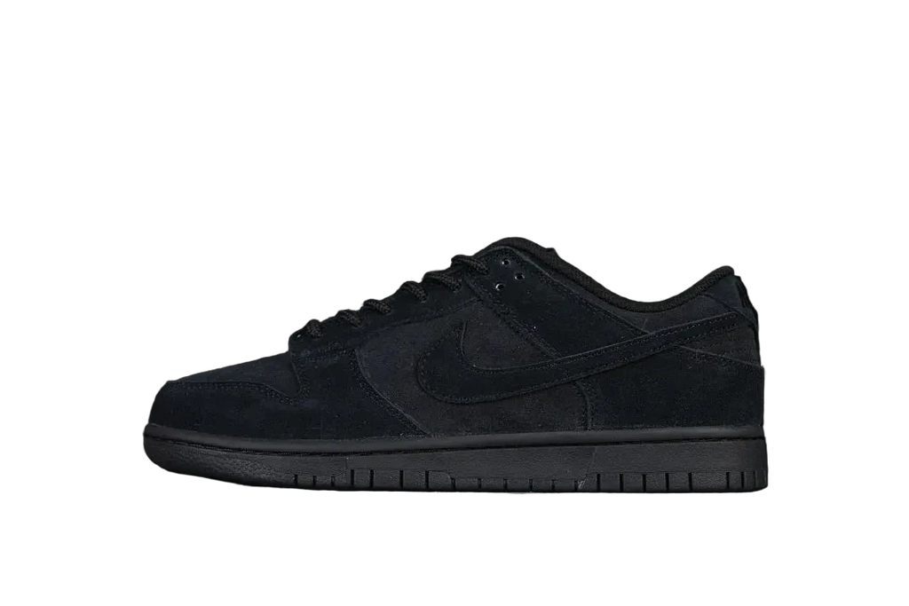 Nike SB Dunk Low "Triple Black"