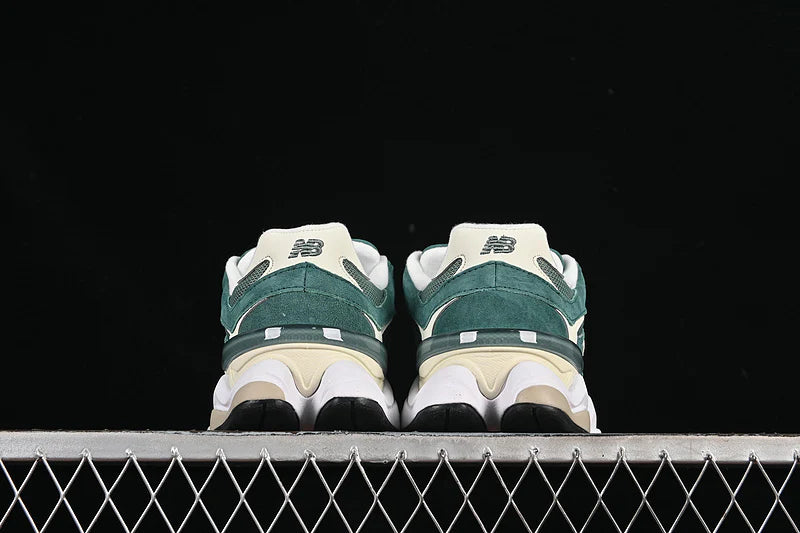 NB 9060 "spruce/angora"