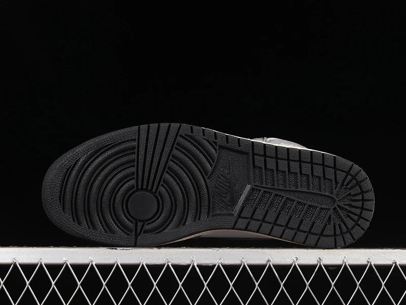 Air Jordan 1 Retro High OG "Washed Black"