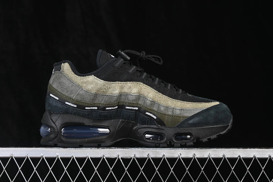 Nike Air Max 95 x UNDEFEATED "La Brea"