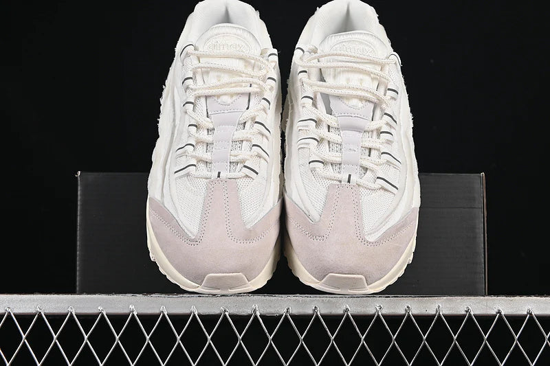 Nike Air Max 95 x Comme Des Garçons "beige and white"