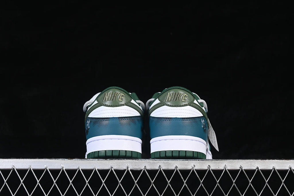 Nike SB Dunk Low "Fly Streetwear"