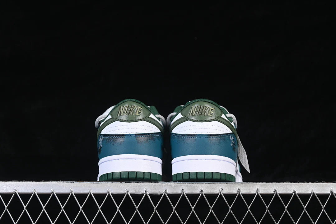 Nike SB Dunk Low "Fly Streetwear"