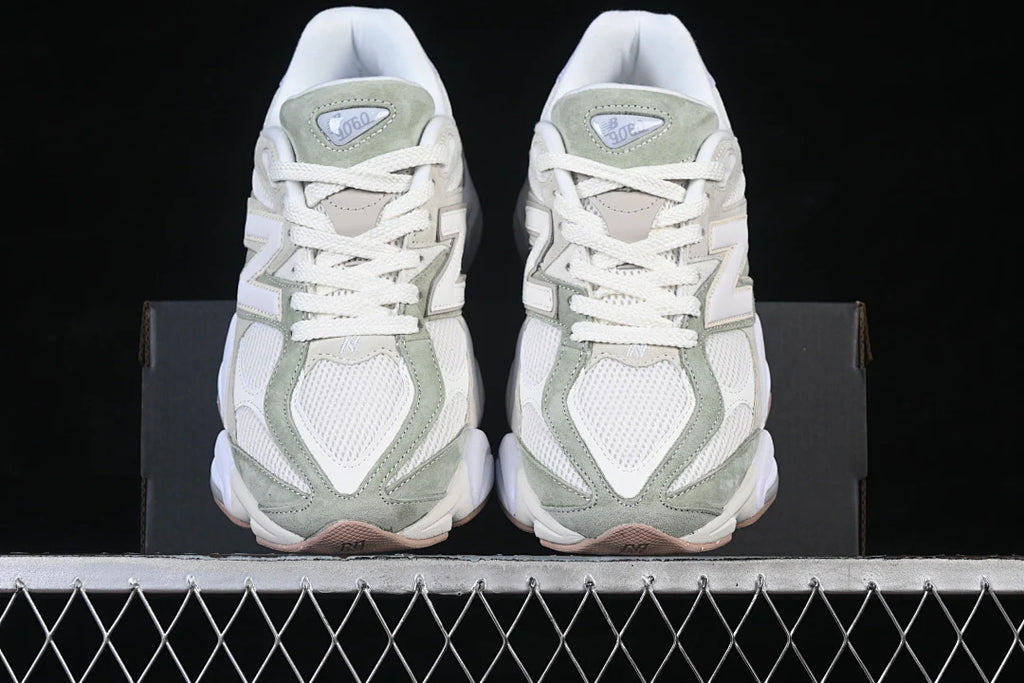 NB 9060 "Garter Snake with Pearl Grey"