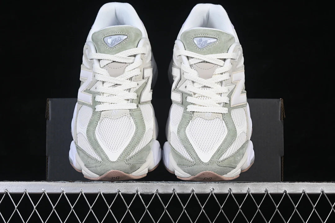 NB 9060 "Garter Snake with Pearl Grey"