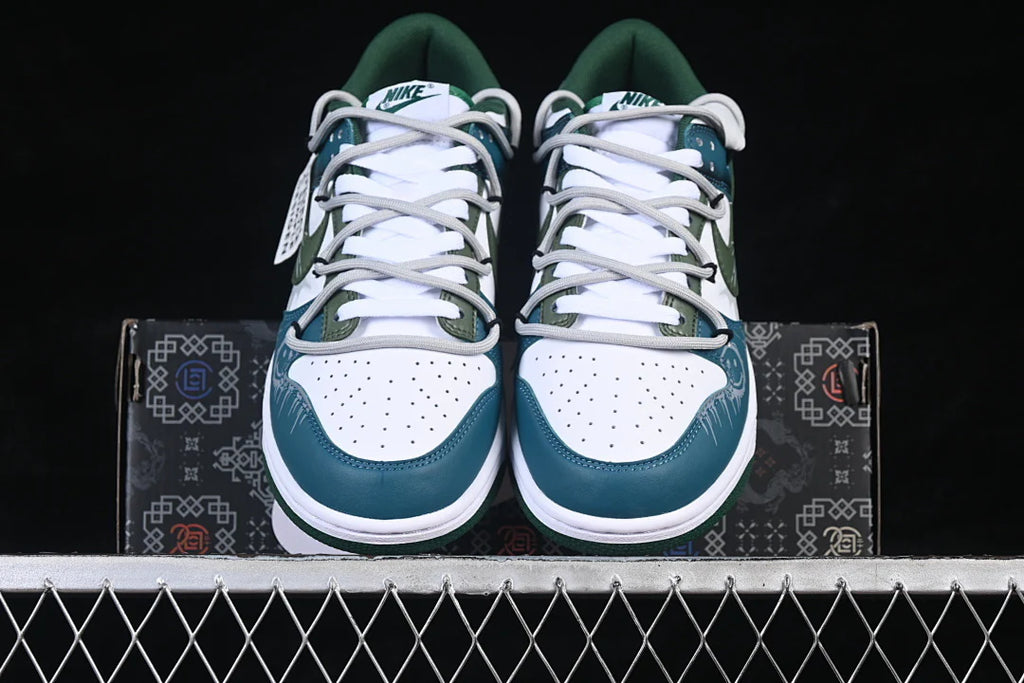 Nike SB Dunk Low "Fly Streetwear"