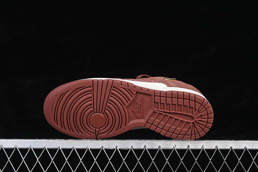 Nike SB Dunk Low "Red Sepia"