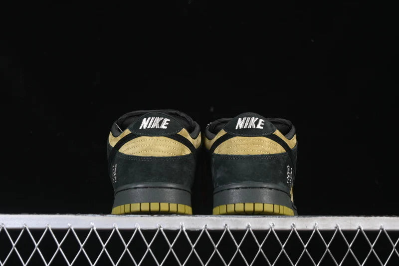 Nike SB Dunk X Supreme 94 "Camper Green"