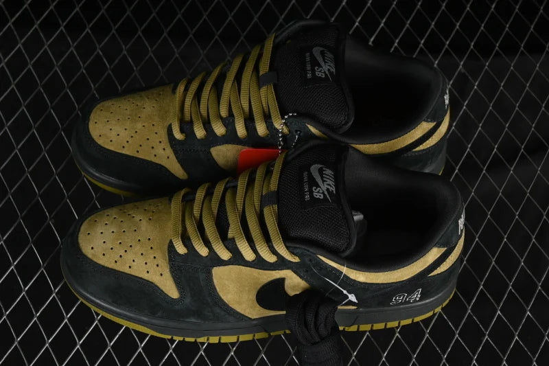 Nike SB Dunk X Supreme 94 "Camper Green"