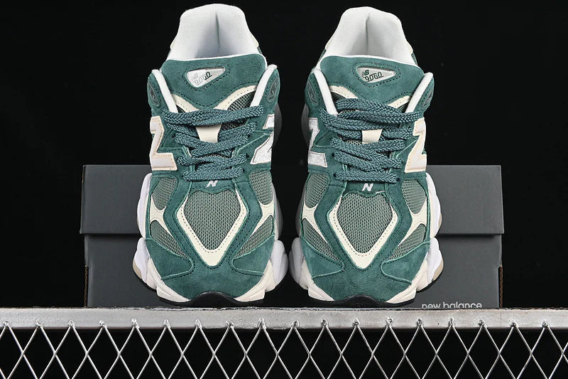NB 9060 "spruce/angora"