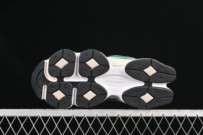 NB 9060 "spruce/angora"