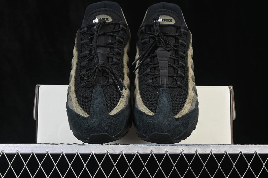 Nike Air Max 95 x UNDEFEATED "La Brea"