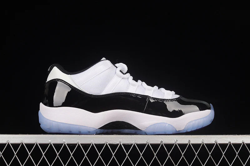 Air Jordan 11 Retro Low "Concord"